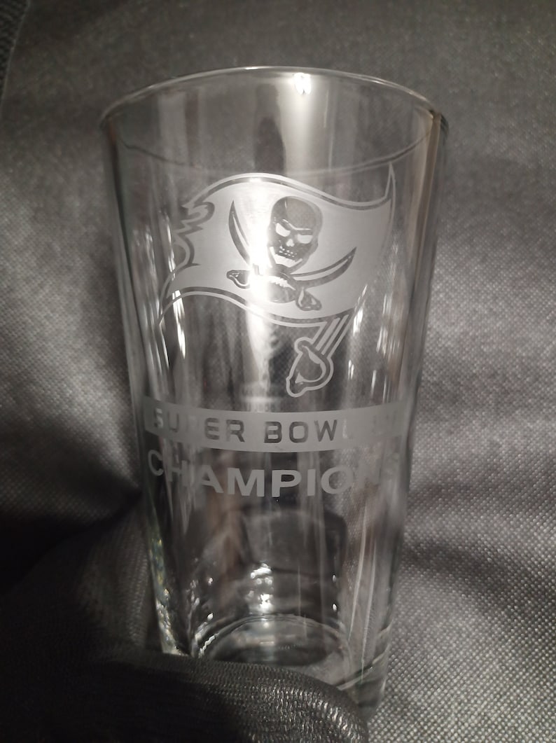 SET Tampa Bay Buccaneers Super Bowl LV Champions 55 - 2021 Custom Pint Beer Glasses Etched Drinkware 16 oz. Drinking Glass